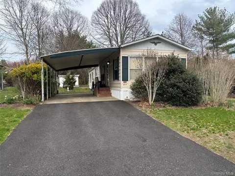45 Witt Ln # B, Aquebogue, NY 11931