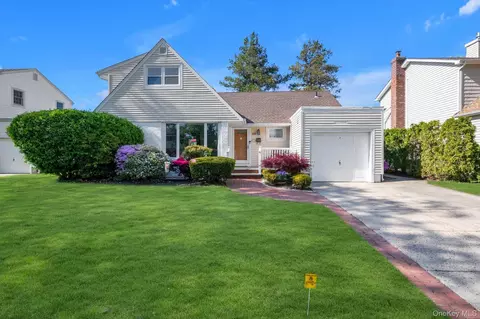 65 Patton Blvd, North Hempstead, NY 11040