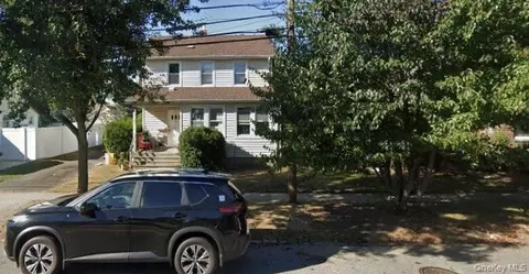 52 John St E, Oyster Bay, NY 11801