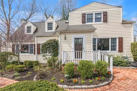 35 Mitchell Rd, North Hempstead, NY 11050