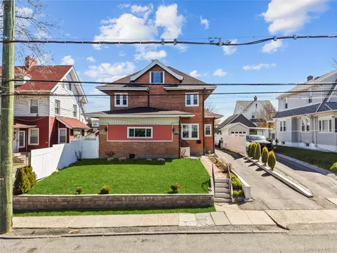 122 Buckingham Rd, Yonkers, NY 10701