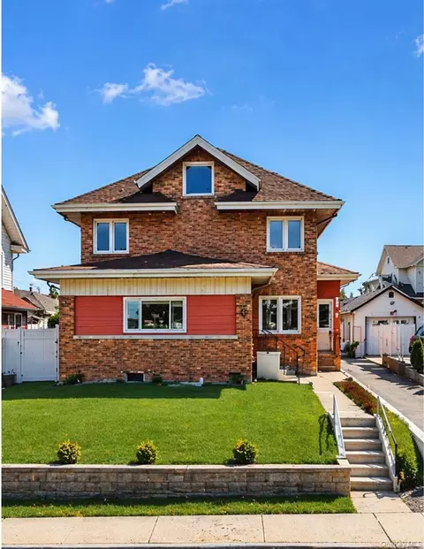 122 Buckingham Rd, Yonkers, NY 10701