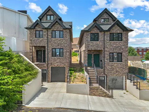 3-24 125th St #3-22, New York, NY 11356