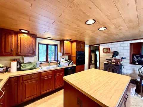 Kitchen - 110 Eldred Yulan Rd, Highland, NY 12732 photo 2 of 5