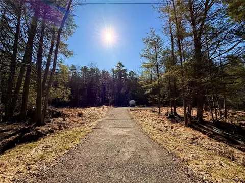Park Lane, Highland, NY 12792