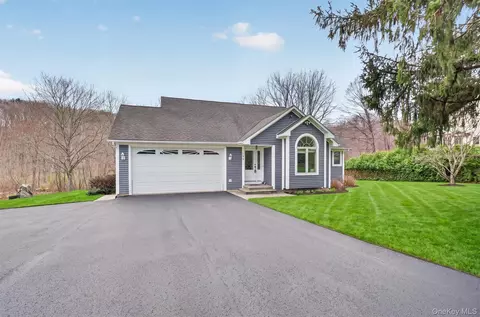 194 Vineyard Ave, Lloyd, NY 12528