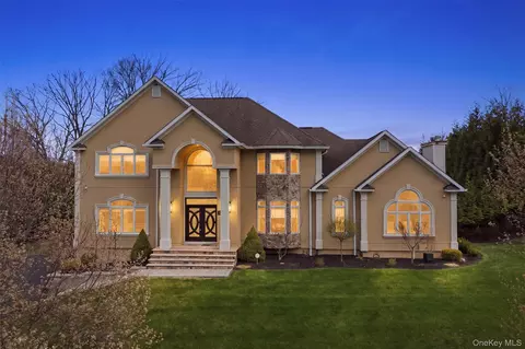 35 Greenwich Ave, Central Valley, NY 10917