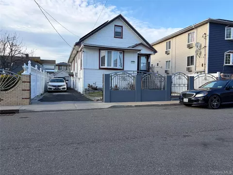 2518 Deerfield Rd, Far Rockaway, NY 11691