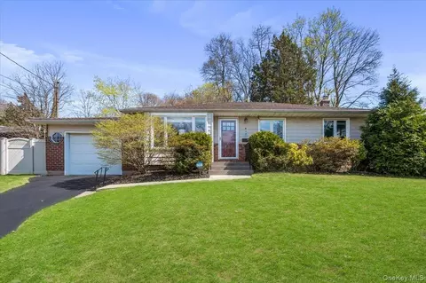 8 Bass Ct, Huntington, NY 11743