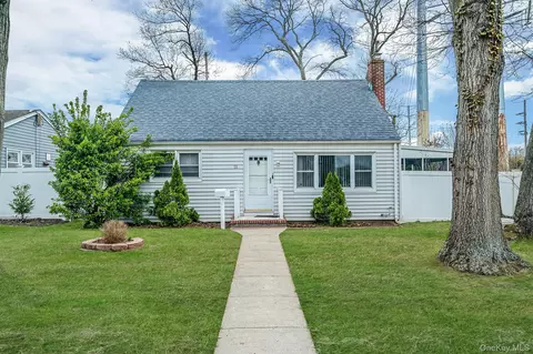 23 Lakewood Ave, Lake Ronkonkoma, NY 11779