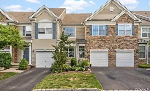 5 Case Ct, Monroe, NY 10950