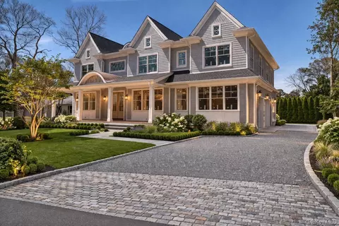97 Aspatuck Rd, Westhampton Beach, NY 11978