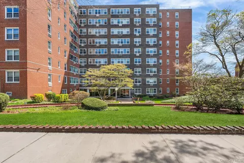 16420 Highland Ave #7S, New York, NY 11432