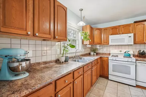 Kitchen - 40 Widmer Rd, Wappinger, NY 12590 photo 1 of 5