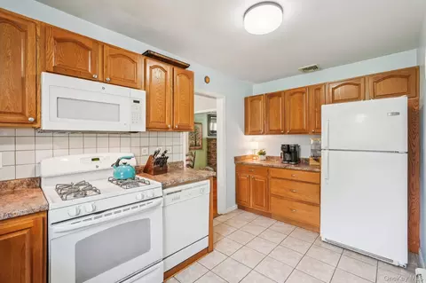 Kitchen - 40 Widmer Rd, Wappinger, NY 12590 photo 3 of 5