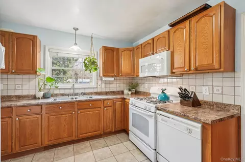 Kitchen - 40 Widmer Rd, Wappinger, NY 12590 photo 2 of 5