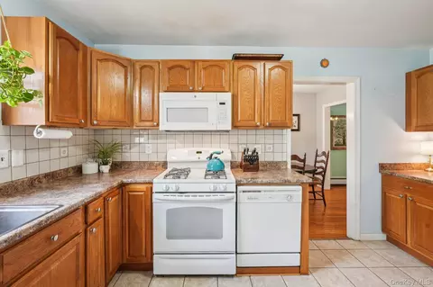 Kitchen - 40 Widmer Rd, Wappinger, NY 12590 photo 4 of 5