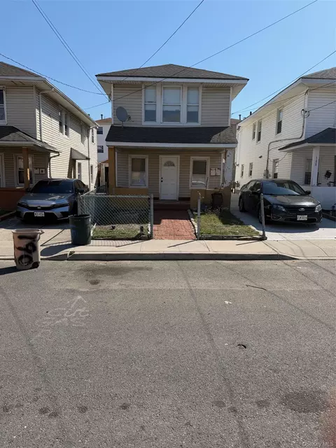190 Beach 27th St, Far Rockaway, NY 11691