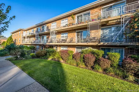 90 S Park Ave #B3, Rockville Centre, NY 11570