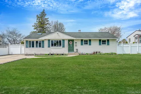 3114 Connecticut Ave, Medford, NY 11763