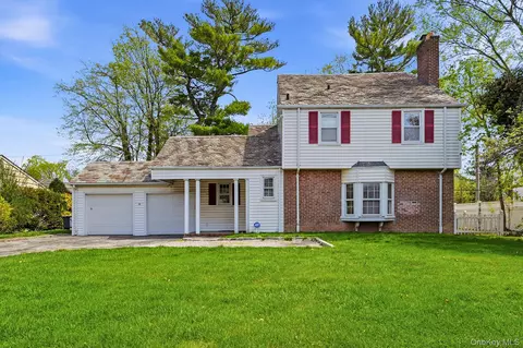 91 Port Washington Blvd, North Hempstead, NY 11576