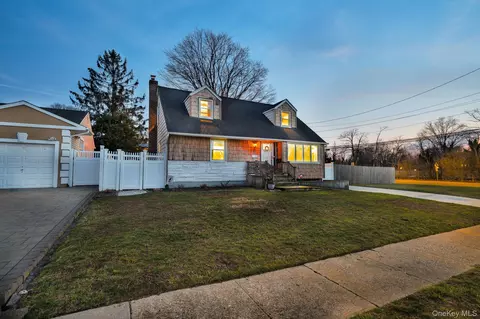 3768 Mansfield Dr, Seaford, NY 11783