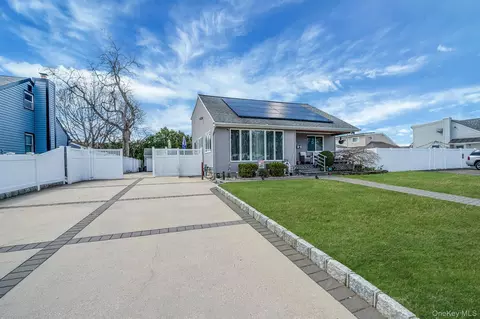 100 Anderson Ave, North Babylon, NY 11703