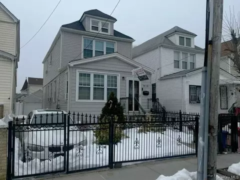 9030 Vanderveer St, New York, NY 11428