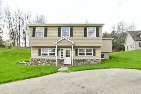 12 Clove Rd, Salisbury Mills, NY 12577