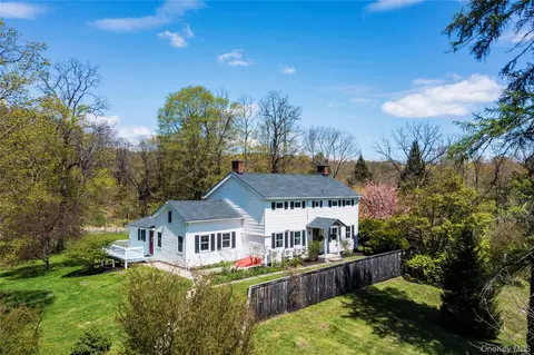 553 Salt Point Tpke, Poughkeepsie, NY 12601