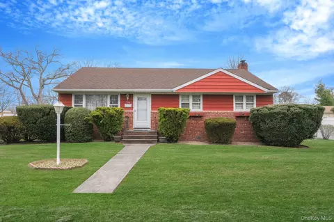 199 Gleeland St, Deer Park, NY 11729