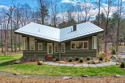 780 Oakwood Cir, Marbletown, NY 12484