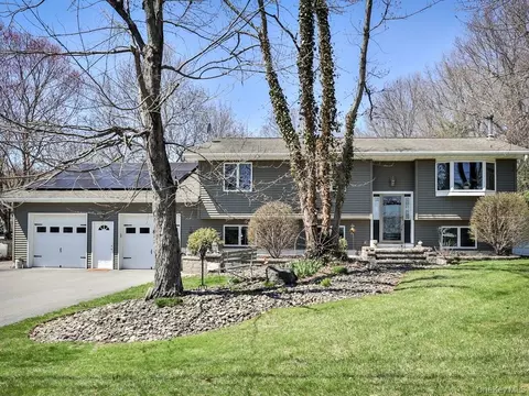 85 Surrey Rd, Chester, NY 10918
