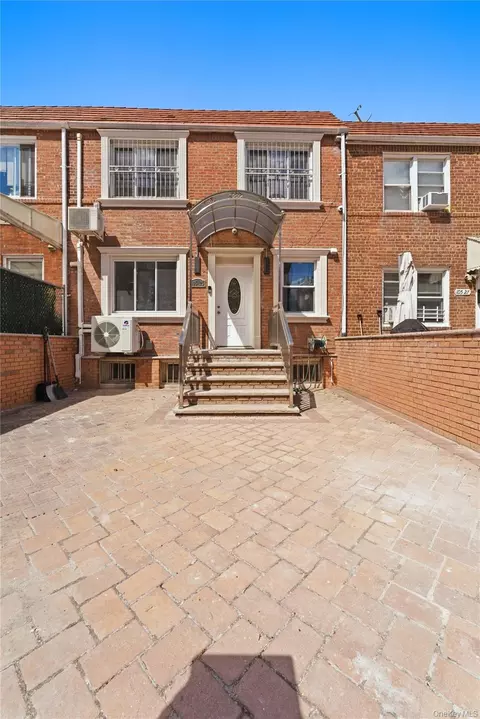 10525 63rd Dr, New York, NY 11375