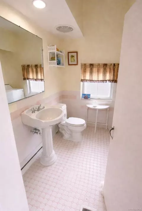 Bath - 542 Mitchell Hollow Rd, Windham, NY 12496 photo 2 of 2