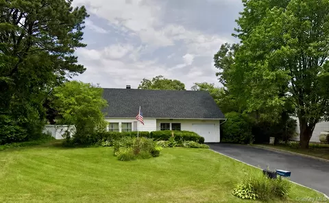 275 Southaven Ave, Medford, NY 11763