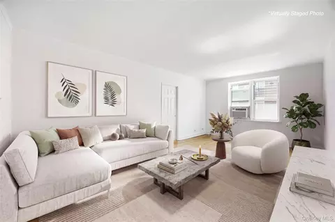 110-20 71st Ave #620, New York, NY 11375