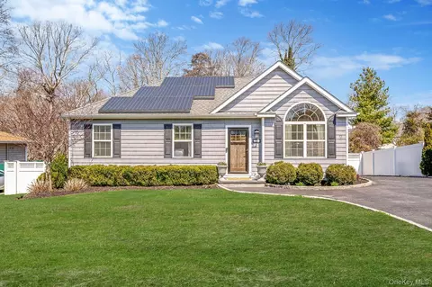 19 Probst Dr, Shirley, NY 11967