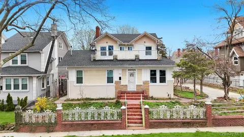 10927 196th St, New York, NY 11412