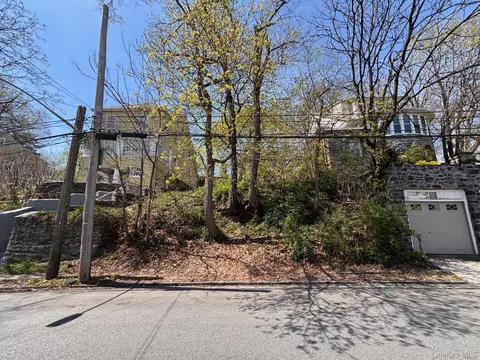 422 Nuber Ave, Mount Vernon, NY 10553