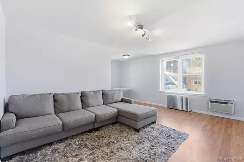 Living - 36-10 Utopia Pkwy #E4, Flushing, NY 11358 photo 1 of 2