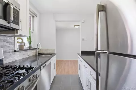 Kitchen - 36-10 Utopia Pkwy #E4, Flushing, NY 11358 photo 3 of 3