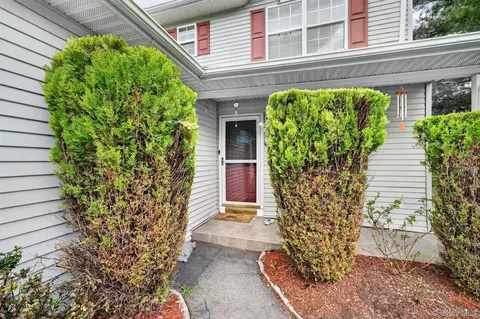 28 Lois Ln, Monroe, NY 10950