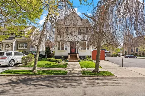 210-10 34th Rd, New York, NY 11361