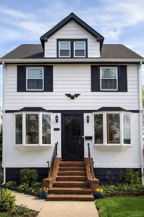 210-10 34th Rd, New York, NY 11361