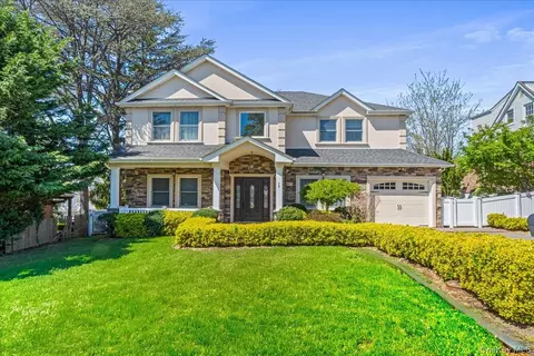 39 Coolidge Ave, North Hempstead, NY 11577
