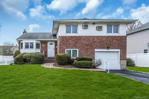 85 Audrey Ave, Plainview, NY 11803