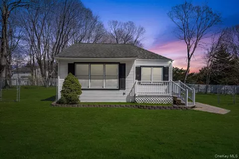 819 Canal Rd, Mount Sinai, NY 11766