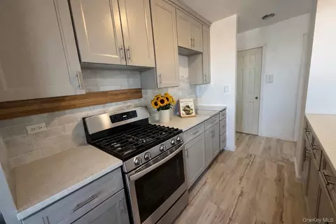 1966 Newbold #709, New York, NY 10472
