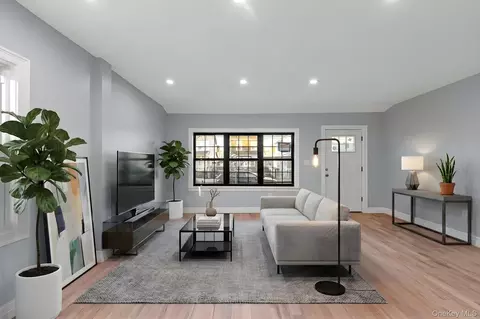 11437 208th St, New York, NY 11411